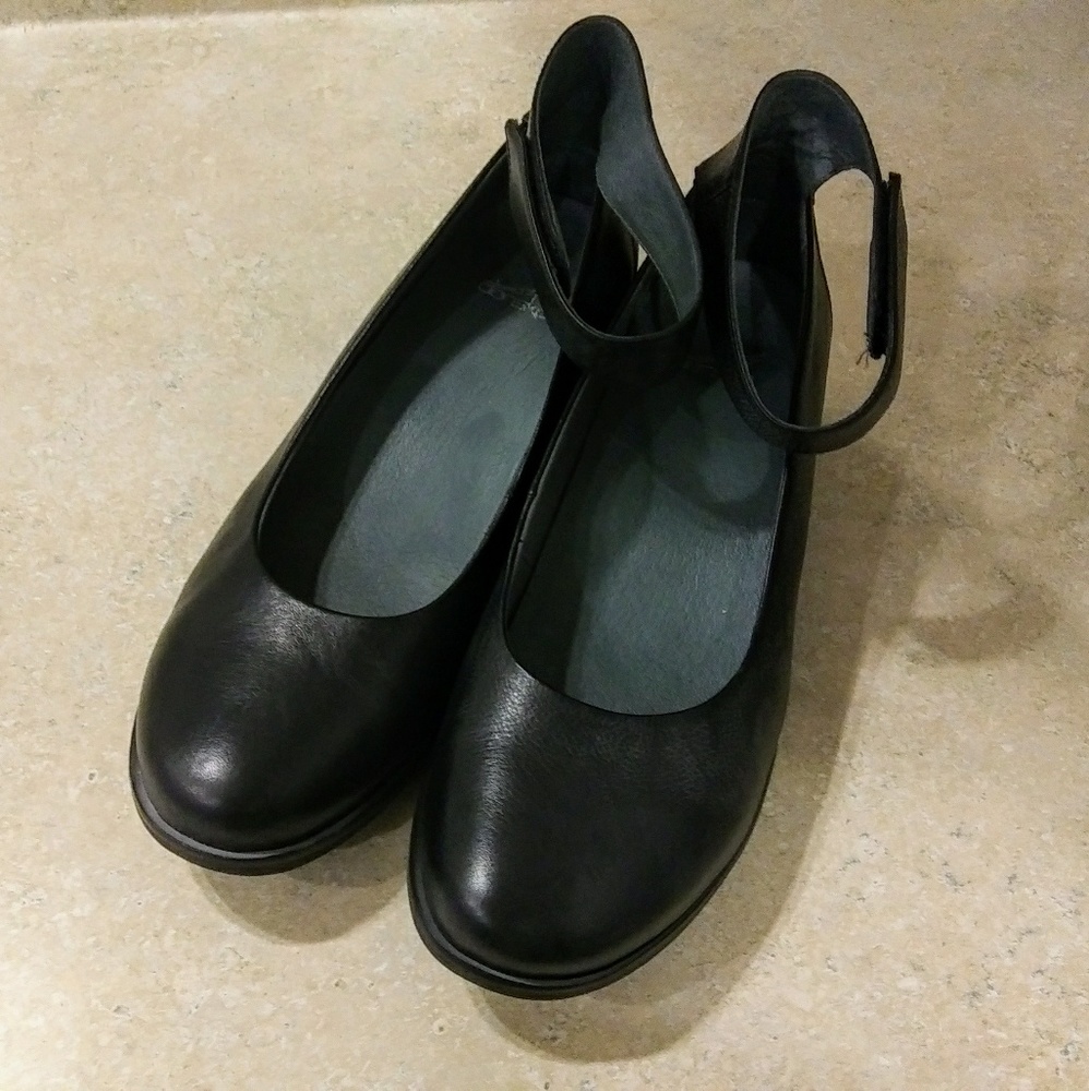Dansko Sz 42 Velcro Strap Shoes